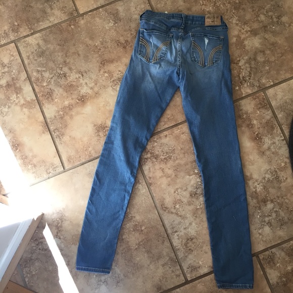 Distressed Hollister jeans - Picture 2 of 5